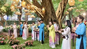 Vườn Ánh sáng tôn vinh tri thức và đạo học tại di sản Văn Miếu Quốc Tử Giám缩略图