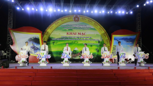 Phú Thọ khai mạc Hội chợ Hùng Vương và chương trình Sắc màu Du lịch Đất Tổ缩略图