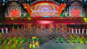 Phú Thọ bừng sáng trong đêm lễ hội văn hóa Thanh âm nguồn cội缩略图